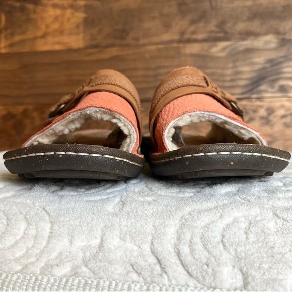 UGG Womens Sherpa Lined Fuzzy Leather Sandals Sz 7 Slip On Slides Sheepskin EUC - Picture 9 of 10